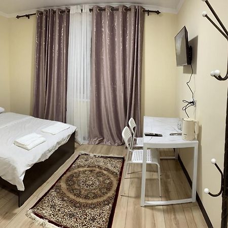 Adi Hotel Бішкек Екстер'єр фото