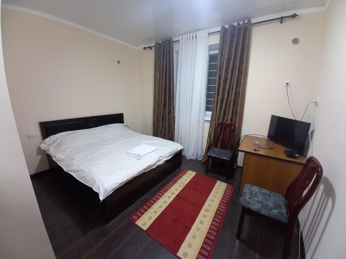 Adi Hotel Бішкек Екстер'єр фото